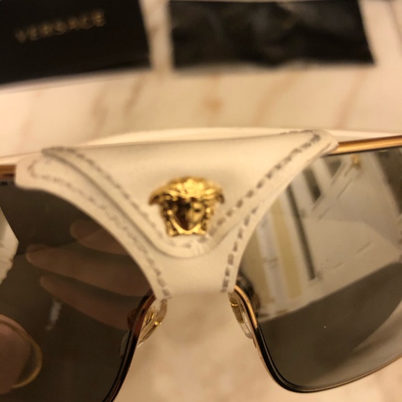 🔥NEW SHOW STOPPER VERSACE SUNGLASSES 🔥 - Picture 10 of 15